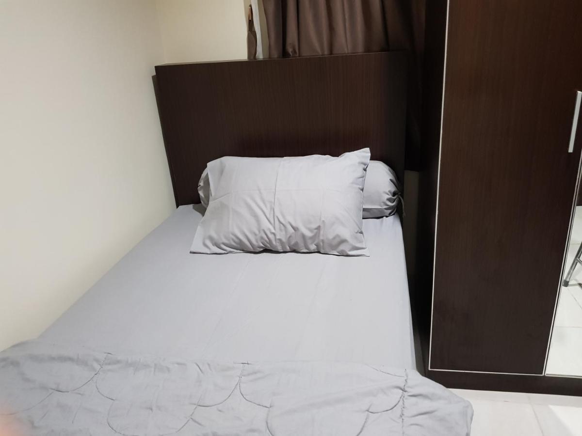 Aloha Guest House - 1 Male Only Tangerang Kültér fotó